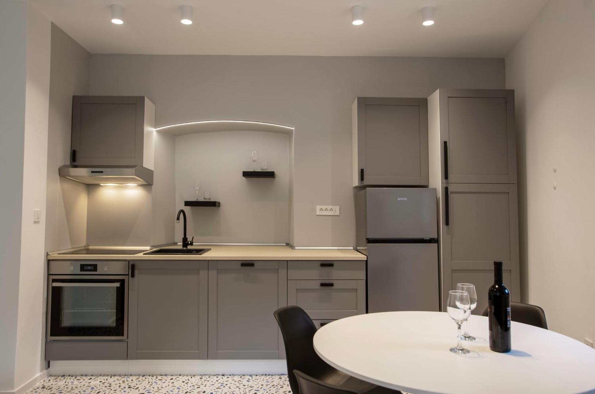 Villa Ula Premium Apartments ,Free Private Parking Apartment *